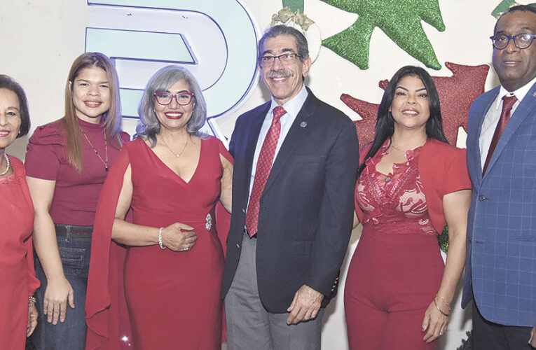 Maestras Rosa Francia y Rosa Urania realizan encuentro fin del semestre universitario e inicio de la Navidad