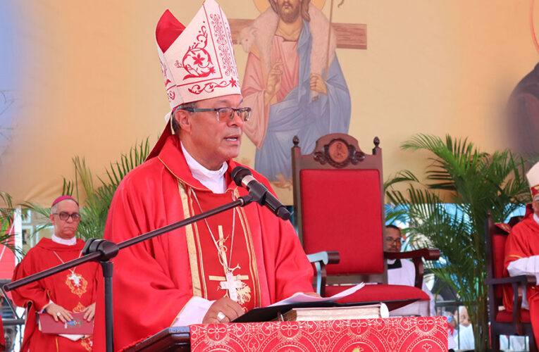 Monseñor Faustino Burgos Brisman asume obispado de Baní